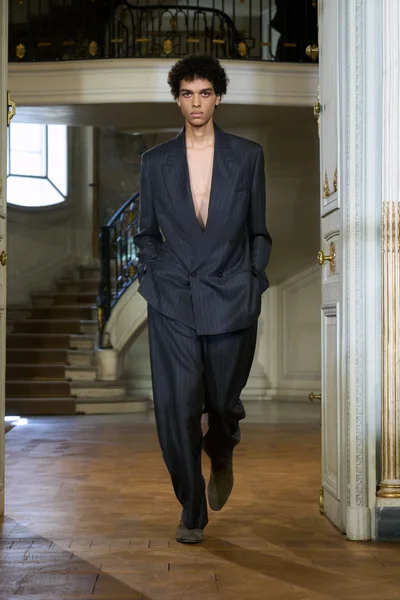 Look 25
